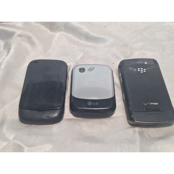 Vintage Cell Phone Lot – BlackBerry Curve 8530, Storm2 9550, LG MN240 Parts Only - Picture 2 of 7